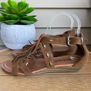 Minnetonka‎ Merriam Leather Fringe Sandal Women's Boho Mini Wedge Size 7